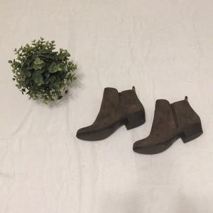 Girl’s Lucky Brand ankle boots